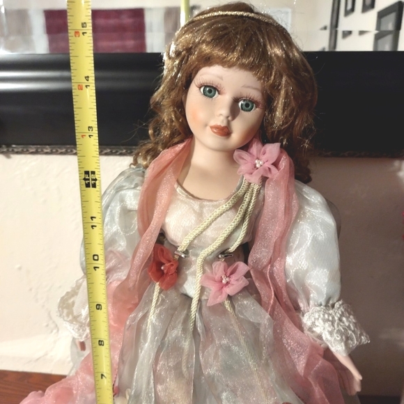 Porcelain Doll Cathay collection curly blonde hair on flowering dress - Picture 11 of 12